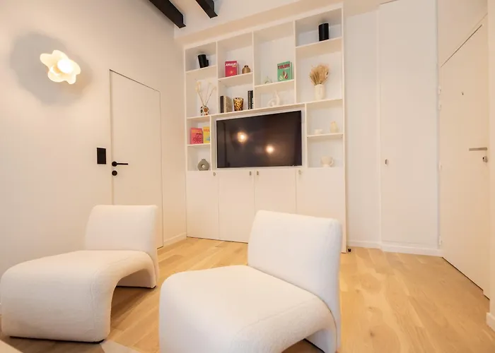 Апартаменты Chic Flat In Center